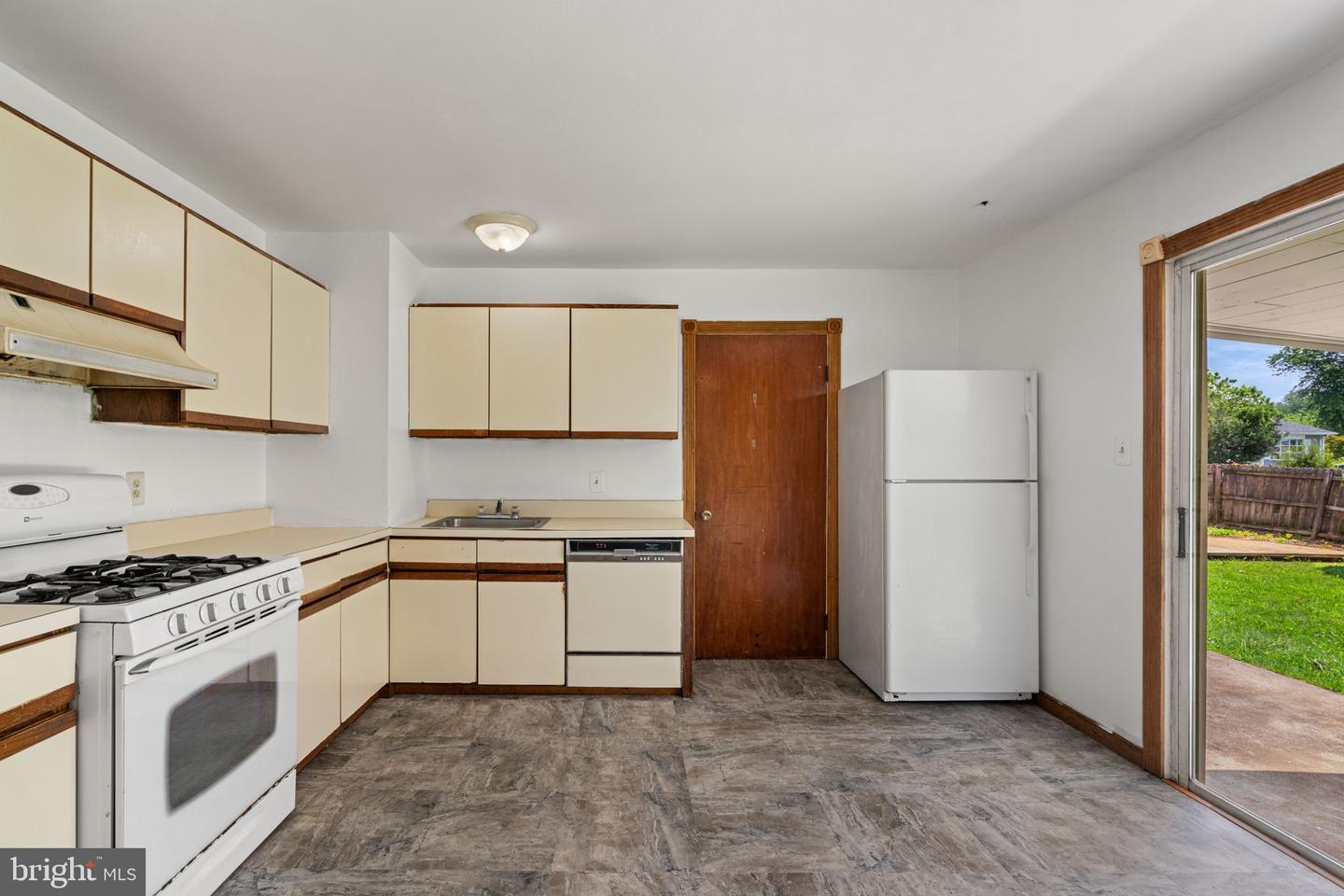13223 Hawthorn Ln