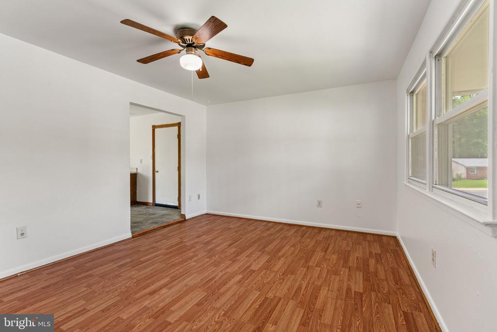 13223 Hawthorn Ln
