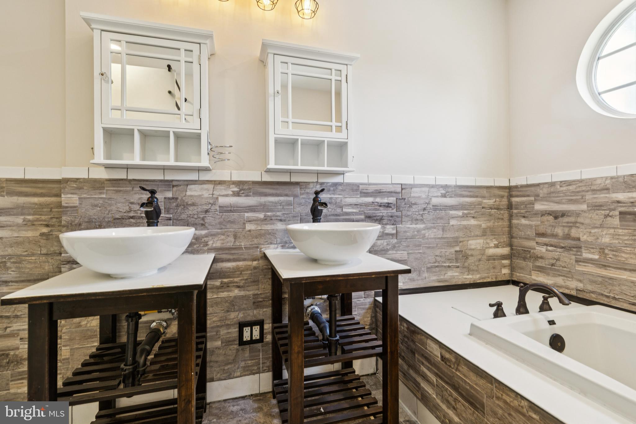 5099 Lands End Ct