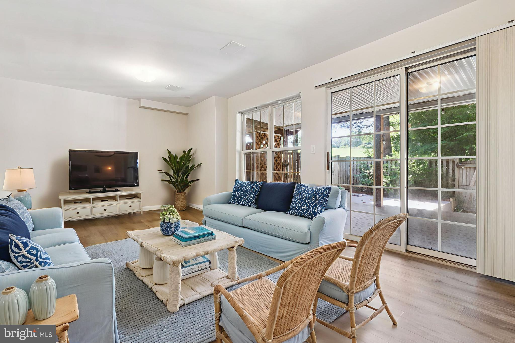 5099 Lands End Ct
