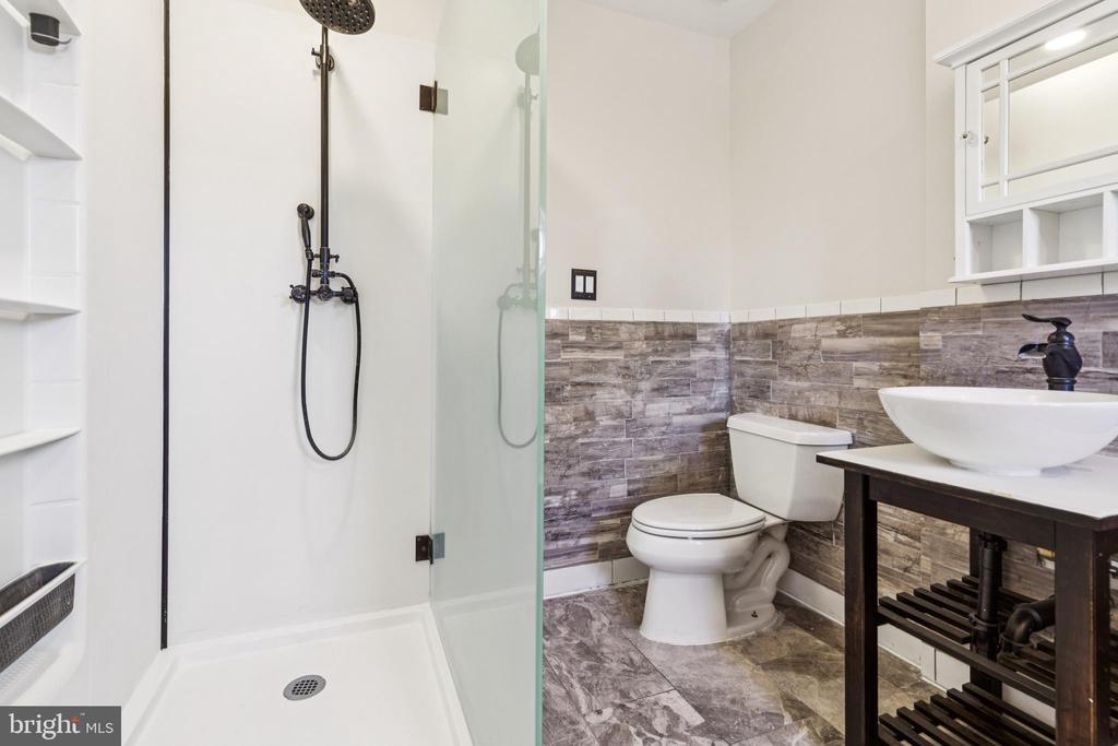 5099 Lands End Ct