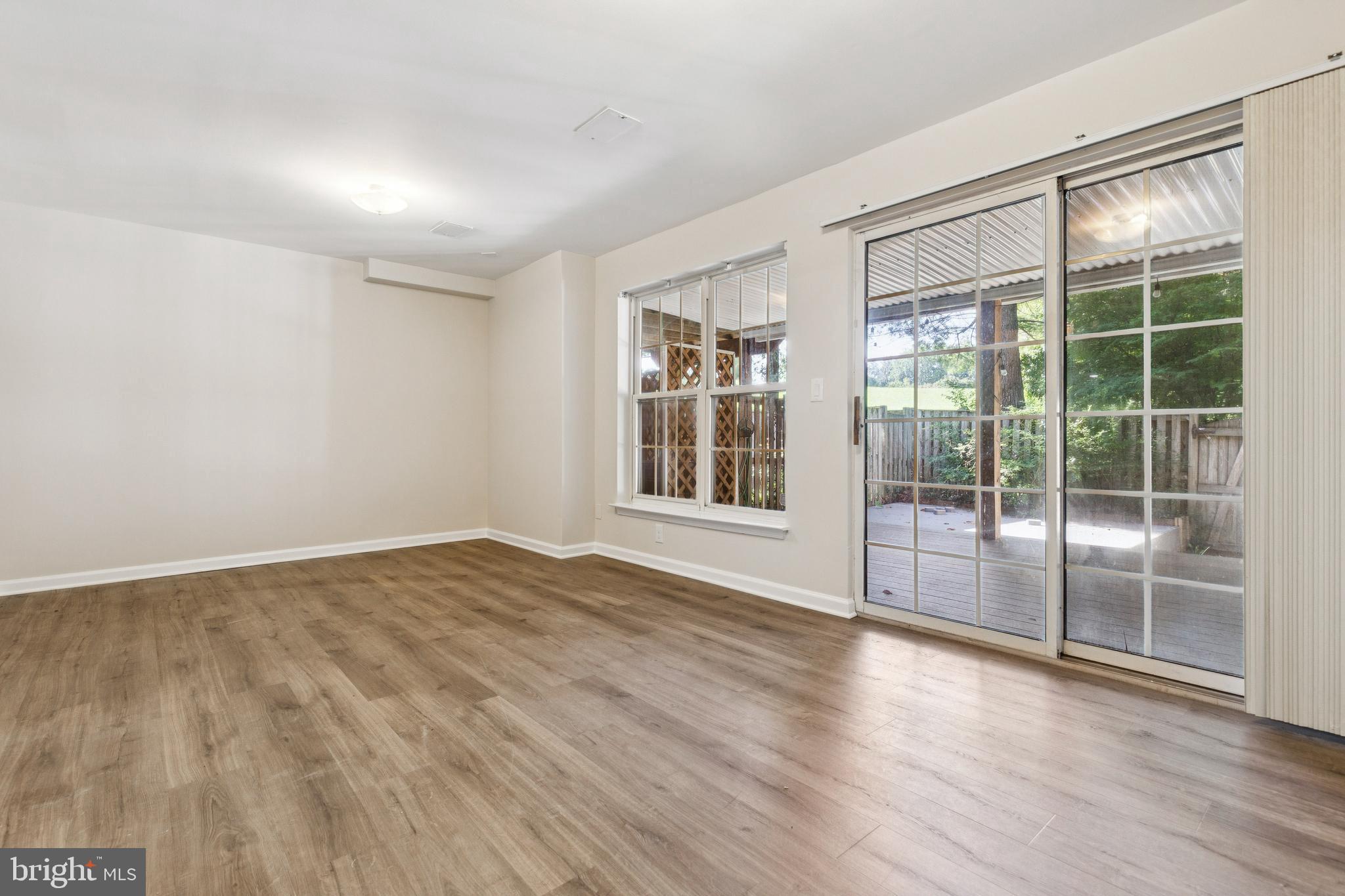5099 Lands End Ct