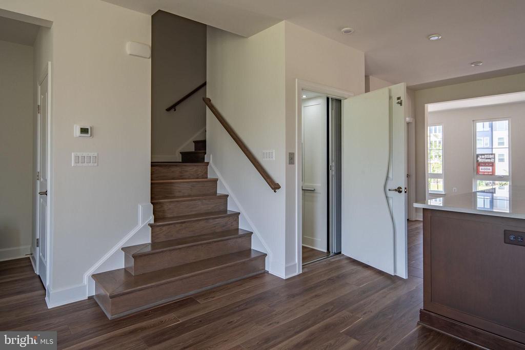 647 Angelfish Way