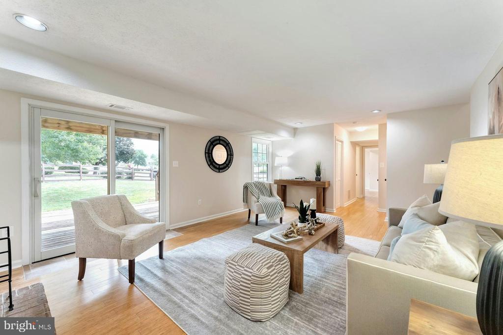 8005 Rocky Rd