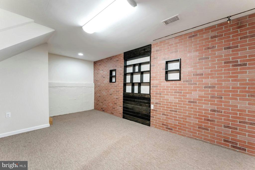 8005 Rocky Rd