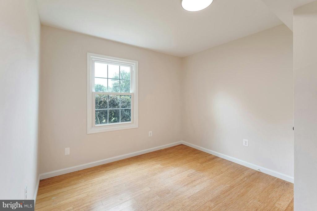 8005 Rocky Rd