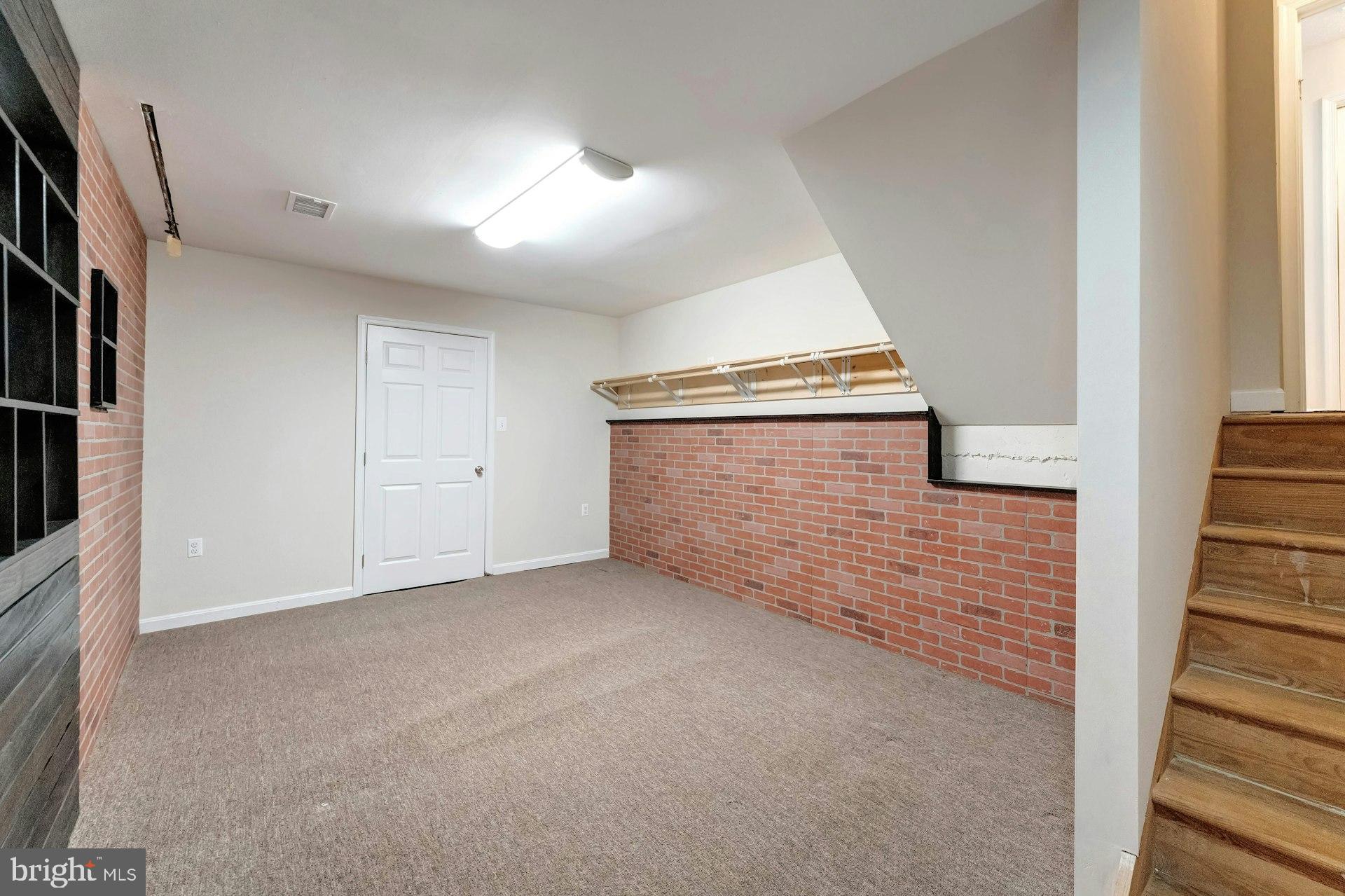 8005 Rocky Rd