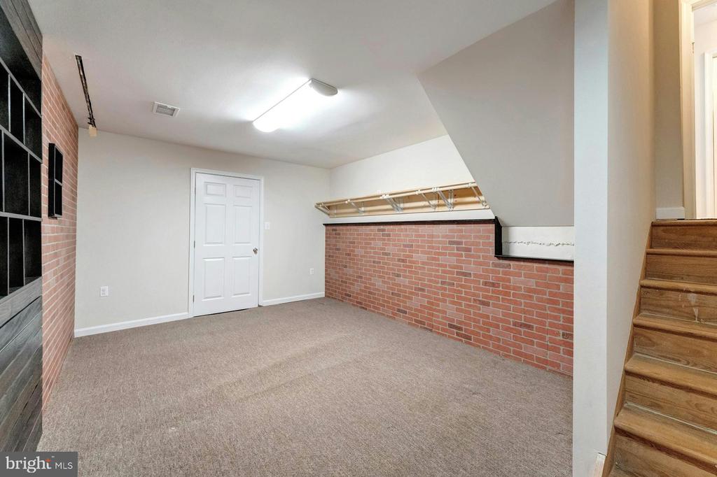 8005 Rocky Rd