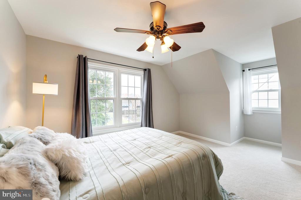 12805 Mill Brook Ct