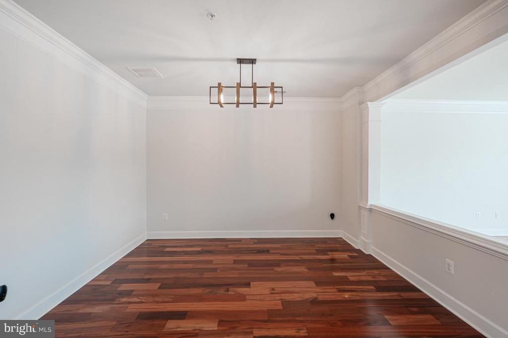2380 BROOKMOOR LANE