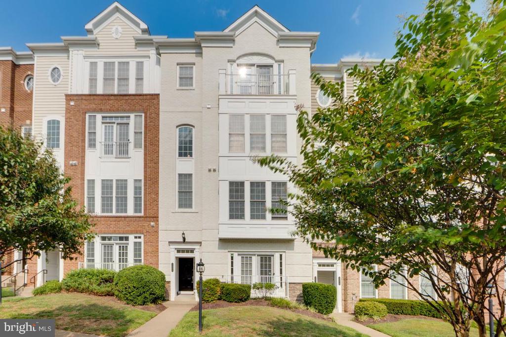2380 BROOKMOOR LANE