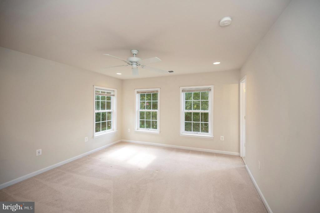 5300 AUSTRA PLACE