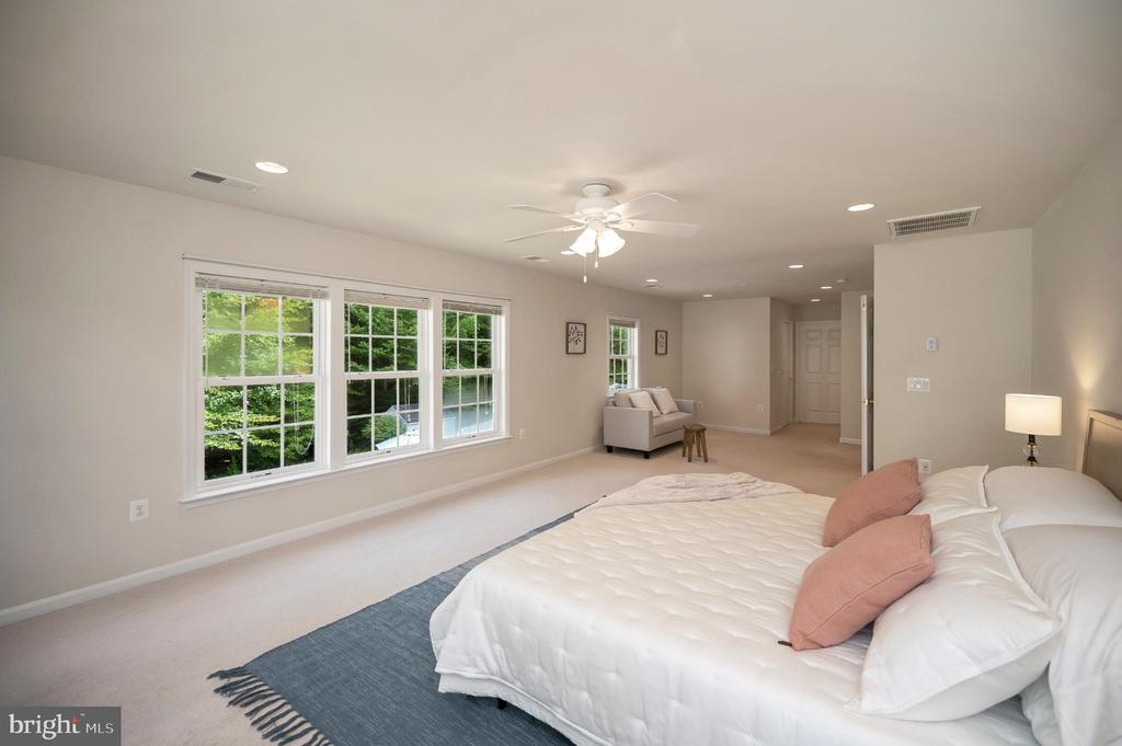 5300 AUSTRA PLACE