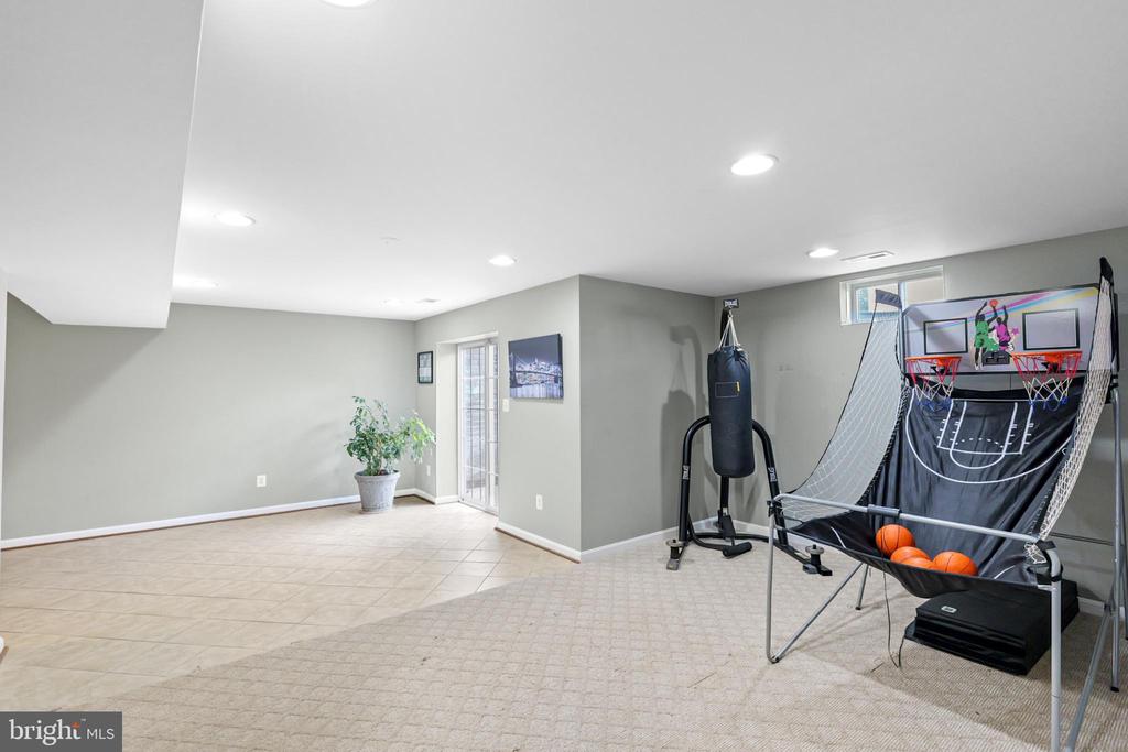 8931 YELLOWLEG COURT