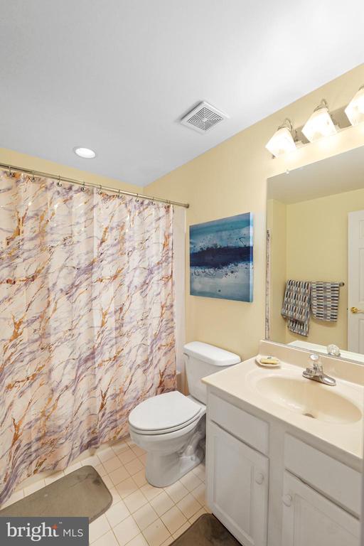 8931 YELLOWLEG COURT