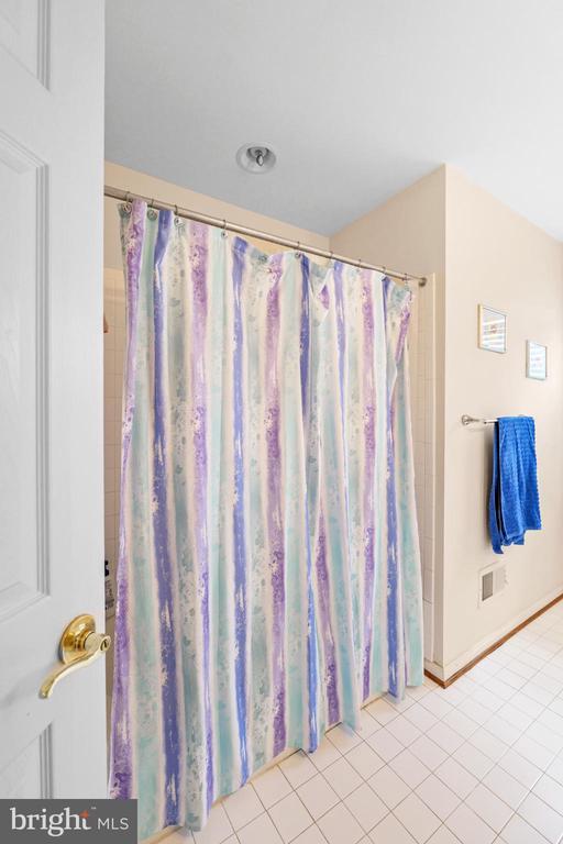 8931 YELLOWLEG COURT
