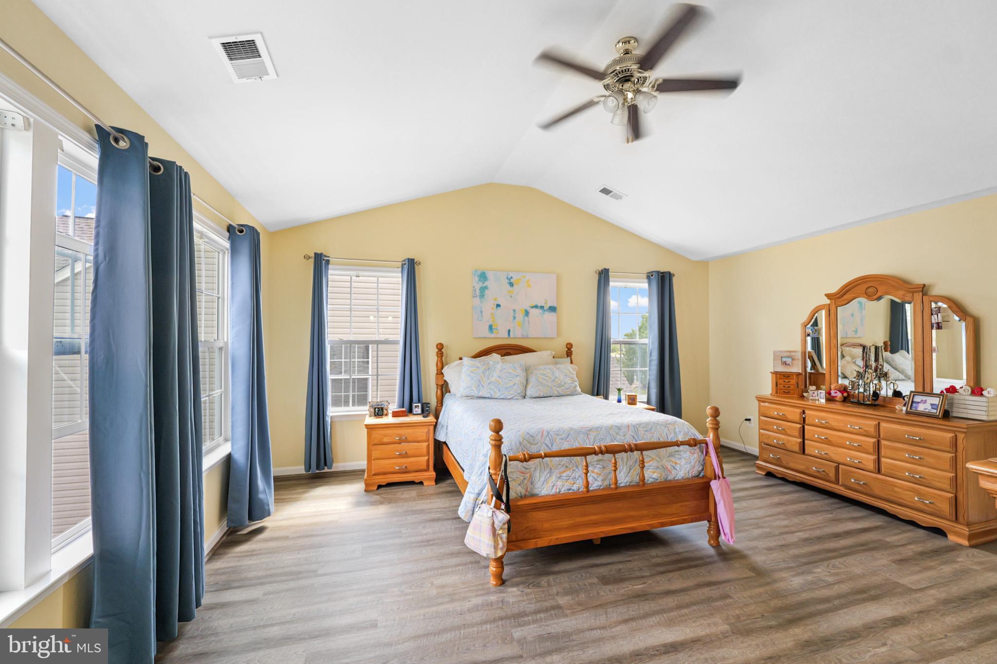 8931 YELLOWLEG COURT