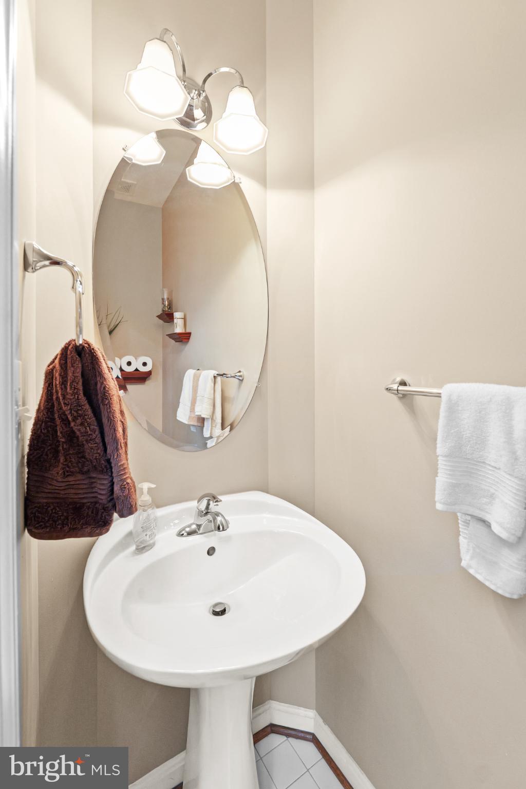 8931 YELLOWLEG COURT