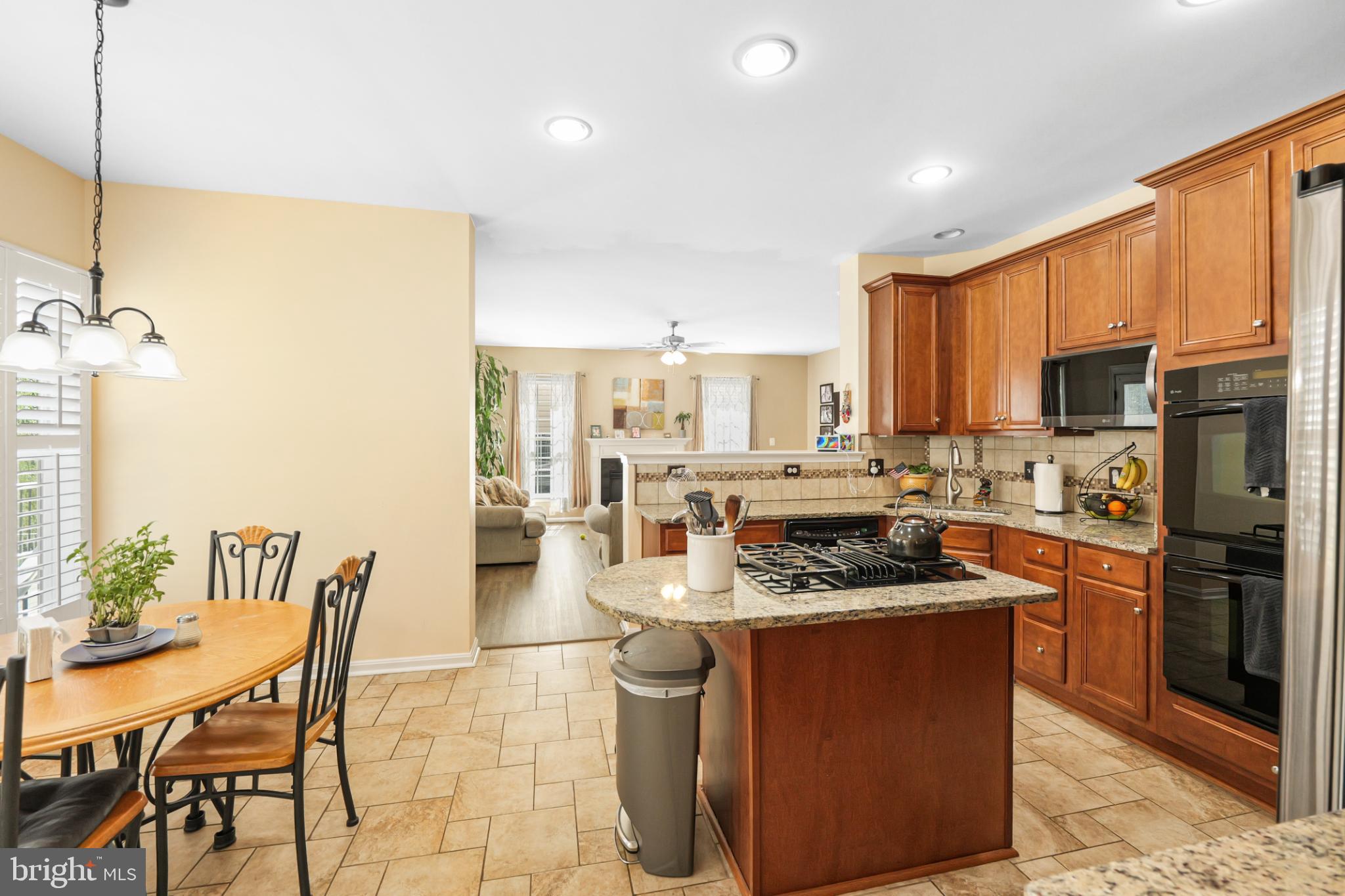 8931 YELLOWLEG COURT