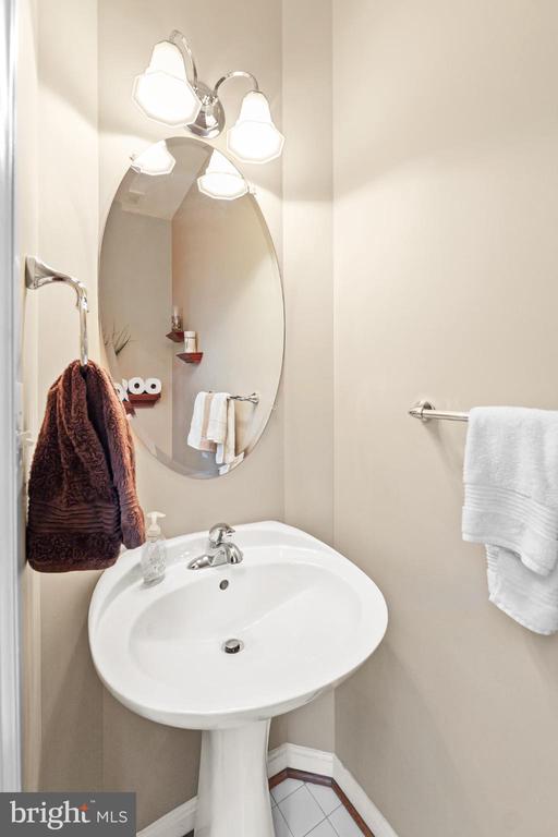 8931 YELLOWLEG COURT