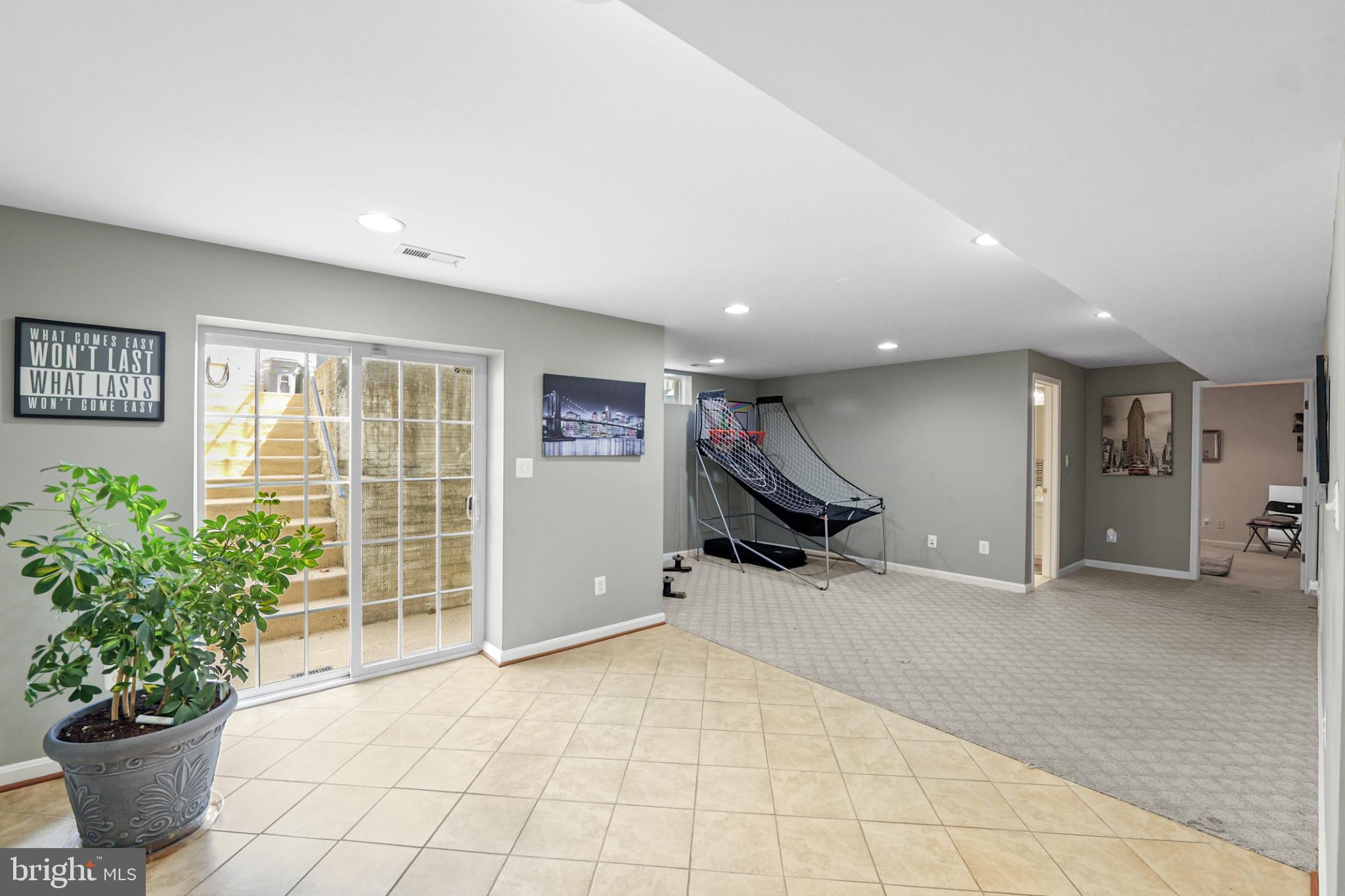 8931 YELLOWLEG COURT