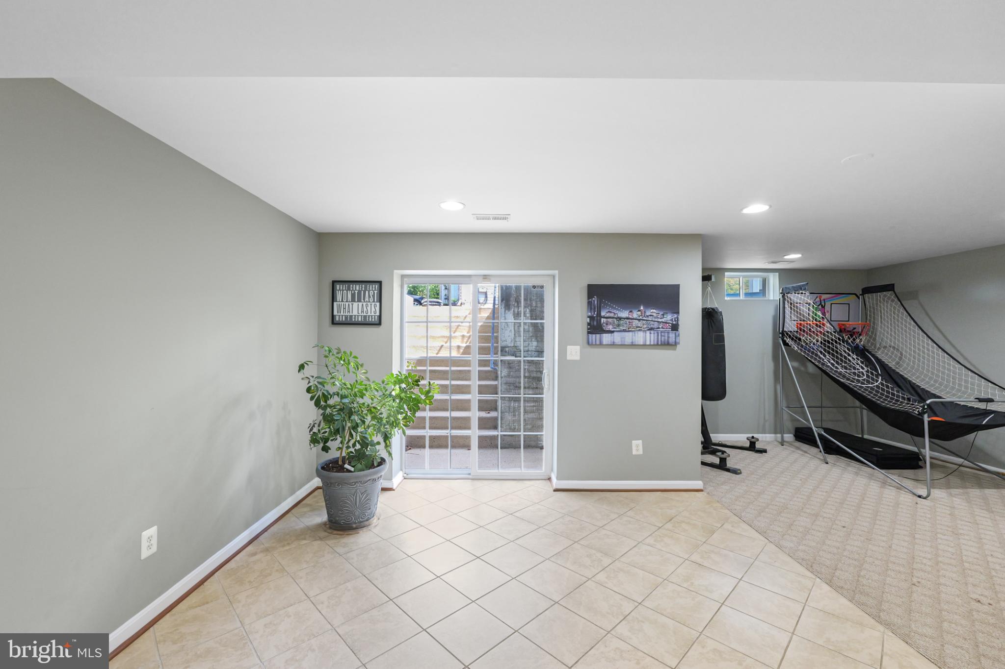 8931 YELLOWLEG COURT