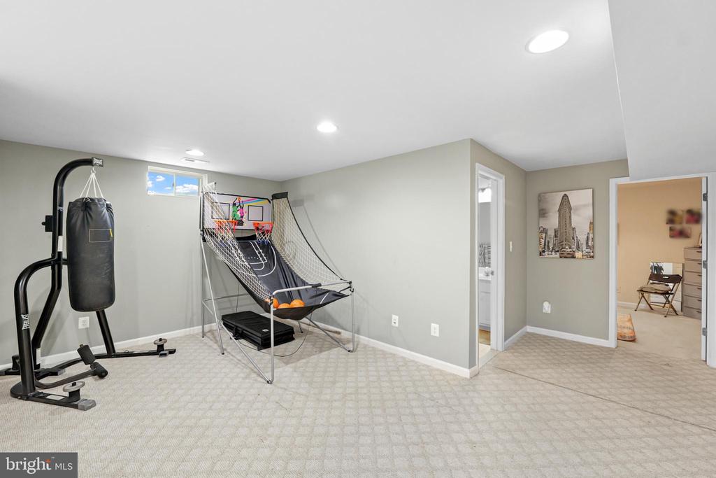 8931 YELLOWLEG COURT