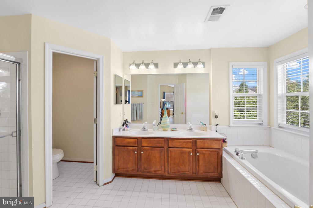 8931 YELLOWLEG COURT