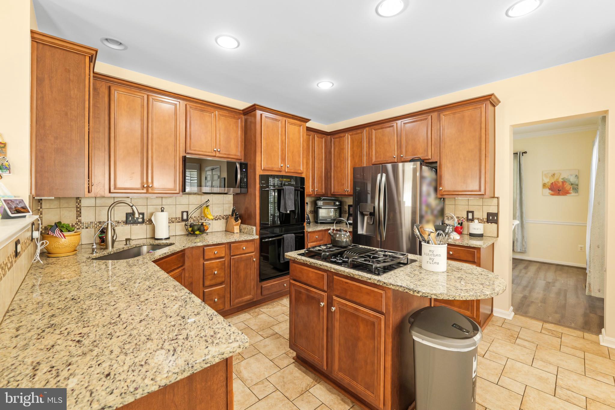 8931 YELLOWLEG COURT