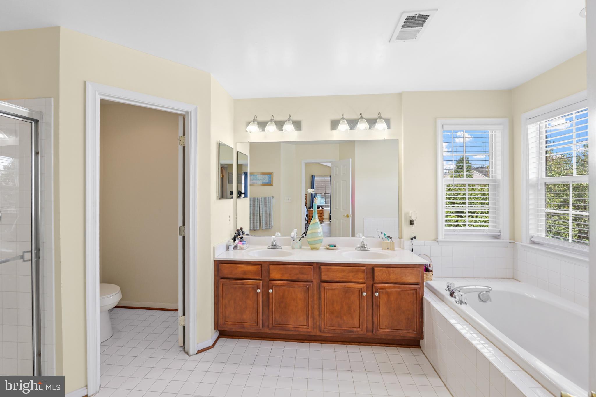 8931 YELLOWLEG COURT