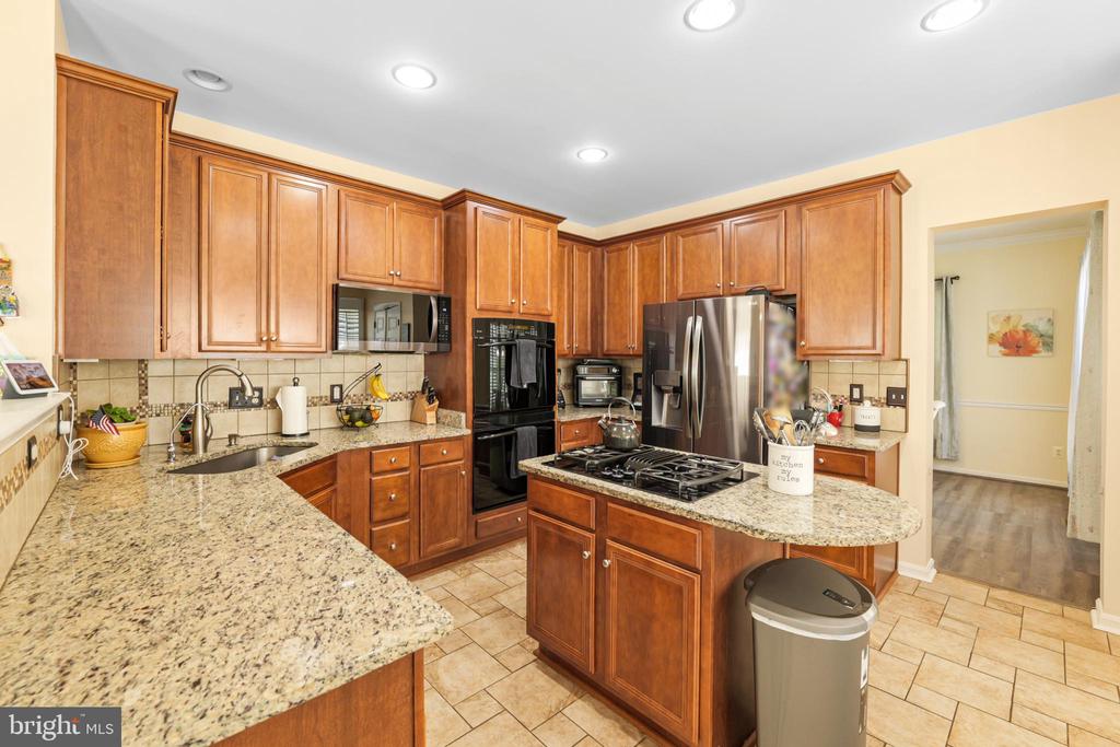 8931 YELLOWLEG COURT