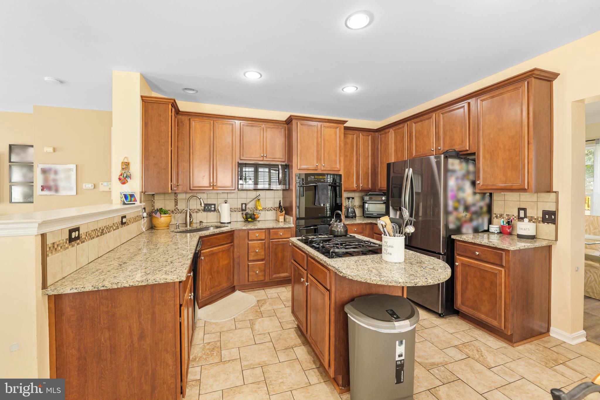 8931 YELLOWLEG COURT