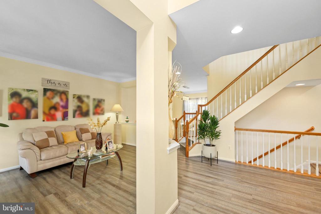 8931 YELLOWLEG COURT