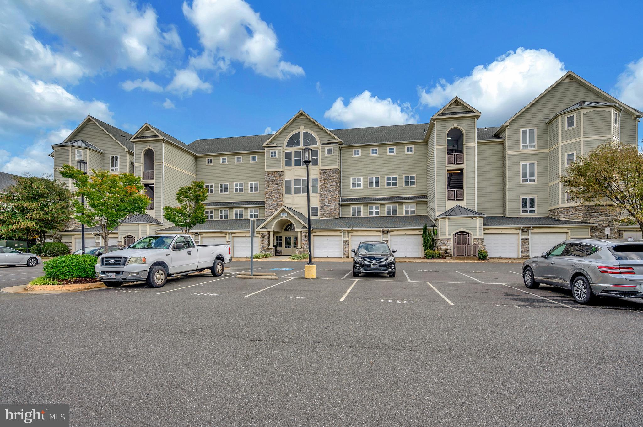 1641 LADUE COURT 203