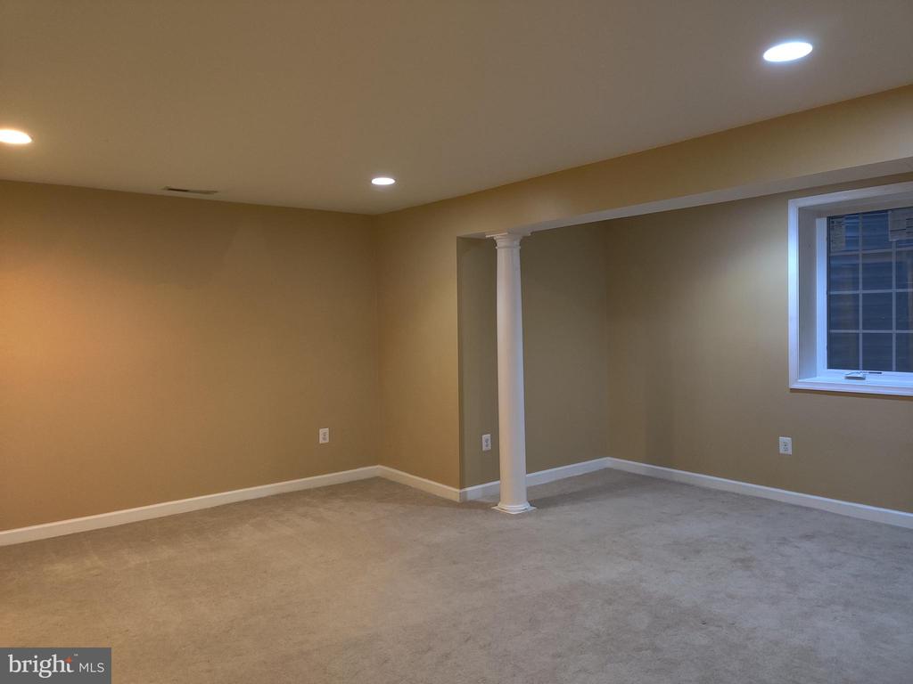 8400 HESSIAN HILL COURT