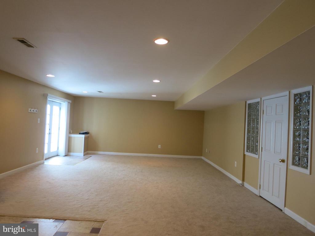 8400 HESSIAN HILL COURT