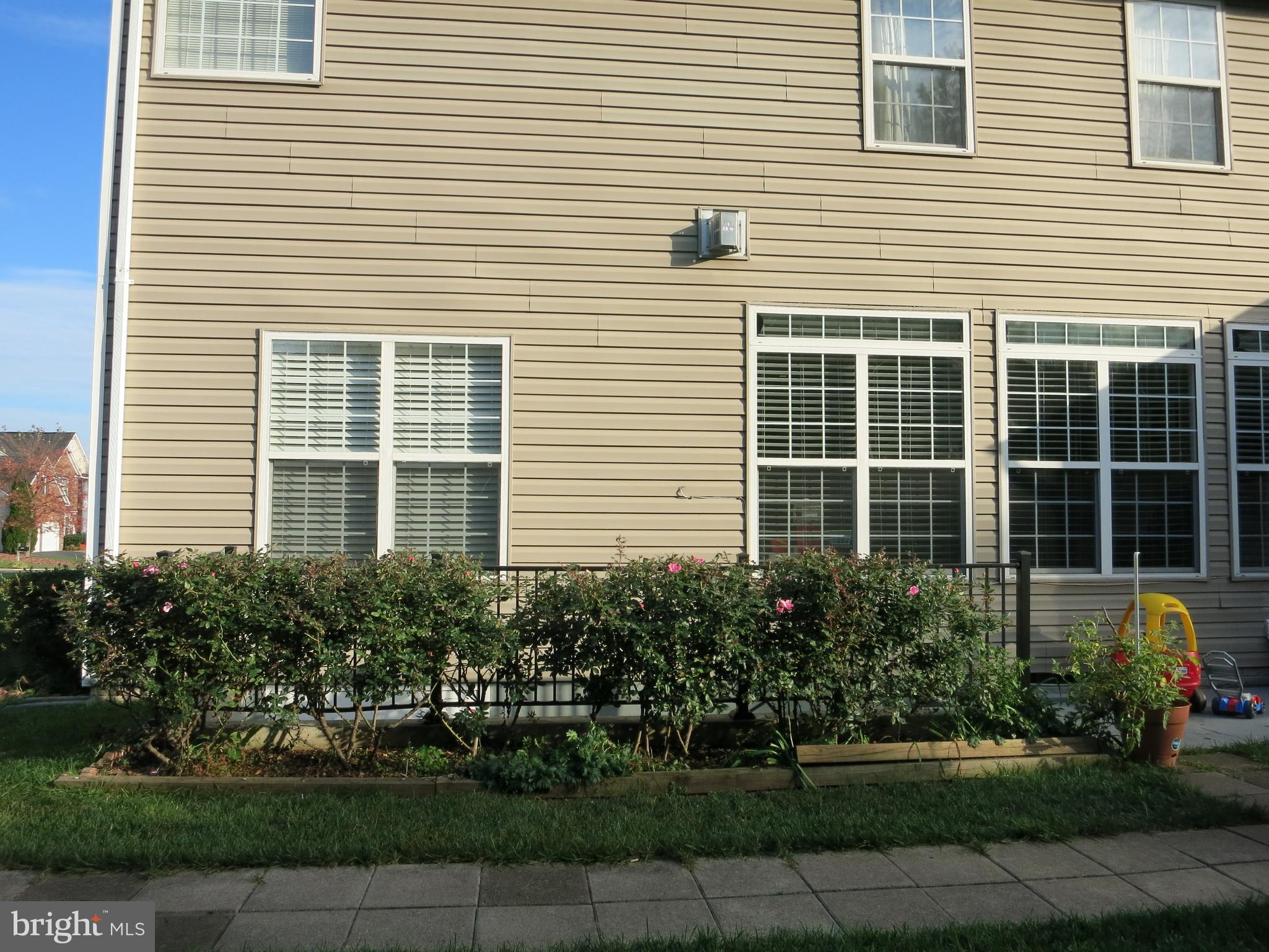 8400 HESSIAN HILL COURT