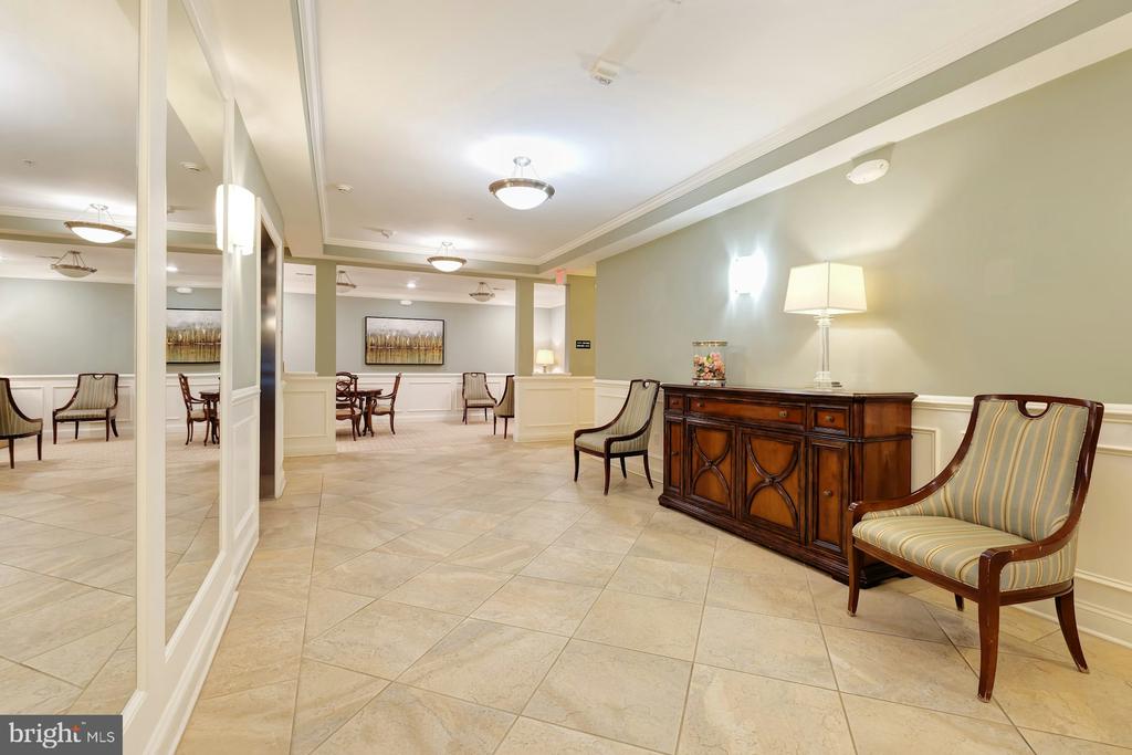 15211 ROYAL CREST DRIVE 405