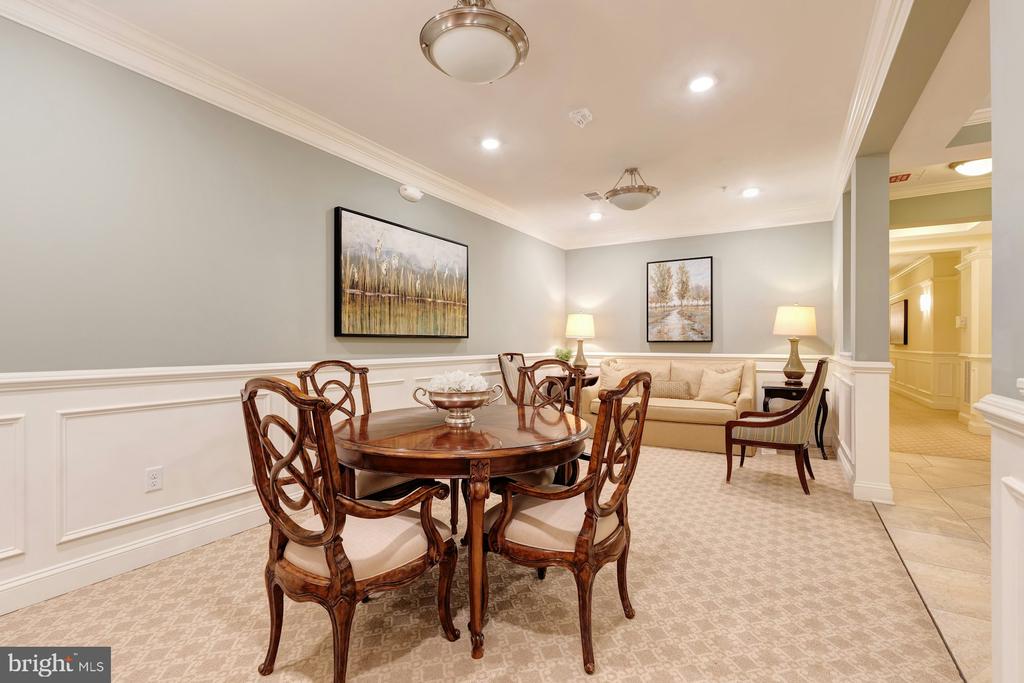 15211 ROYAL CREST DRIVE 405
