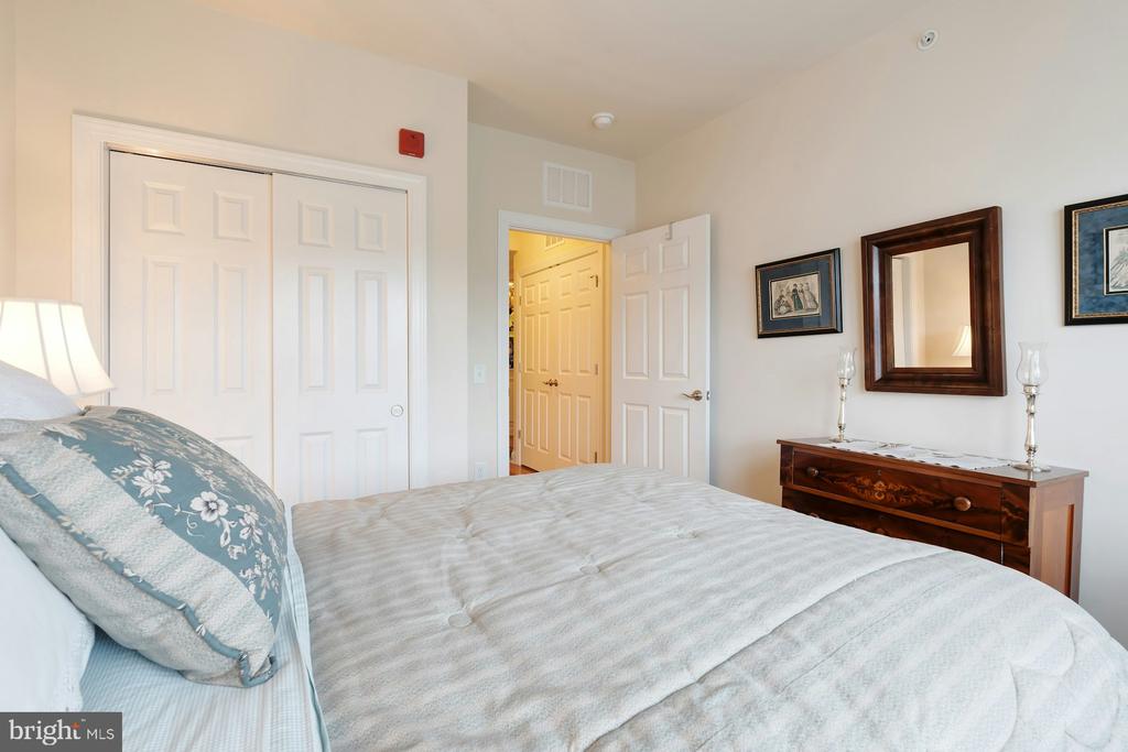 15211 ROYAL CREST DRIVE 405