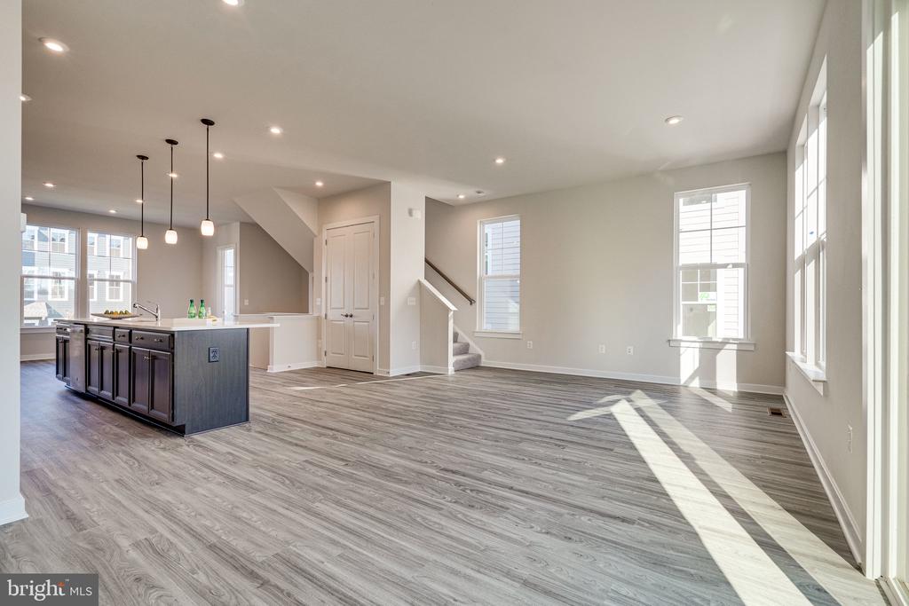 1759 AUTUMN MAPLE LEAF DRIVE