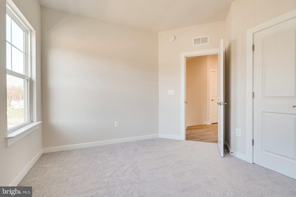 1759 AUTUMN MAPLE LEAF DRIVE
