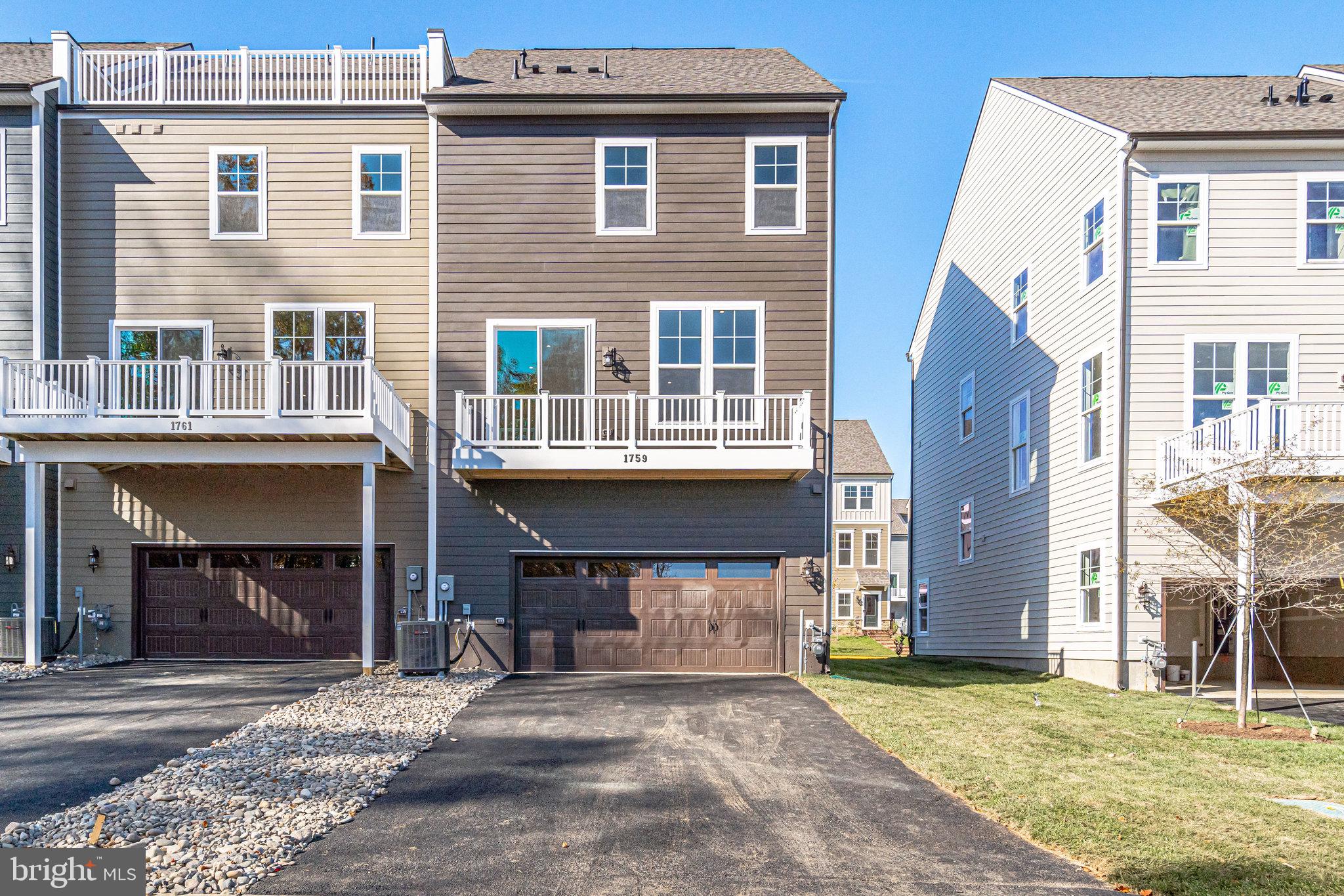 1759 AUTUMN MAPLE LEAF DRIVE