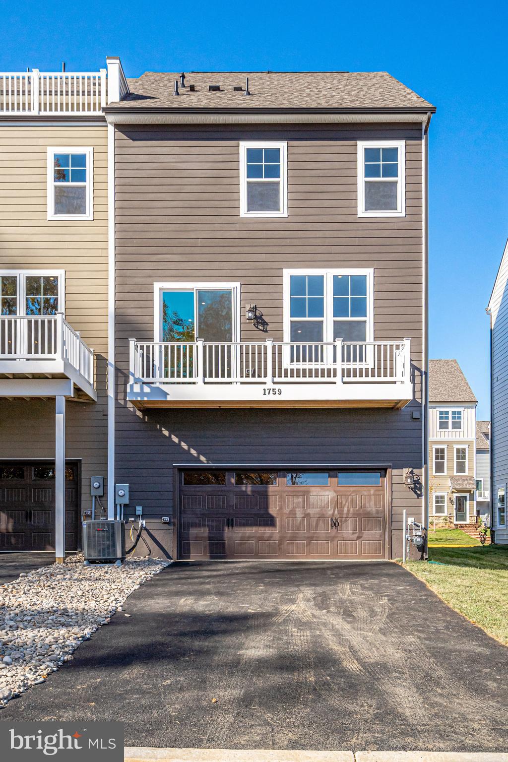 1759 AUTUMN MAPLE LEAF DRIVE