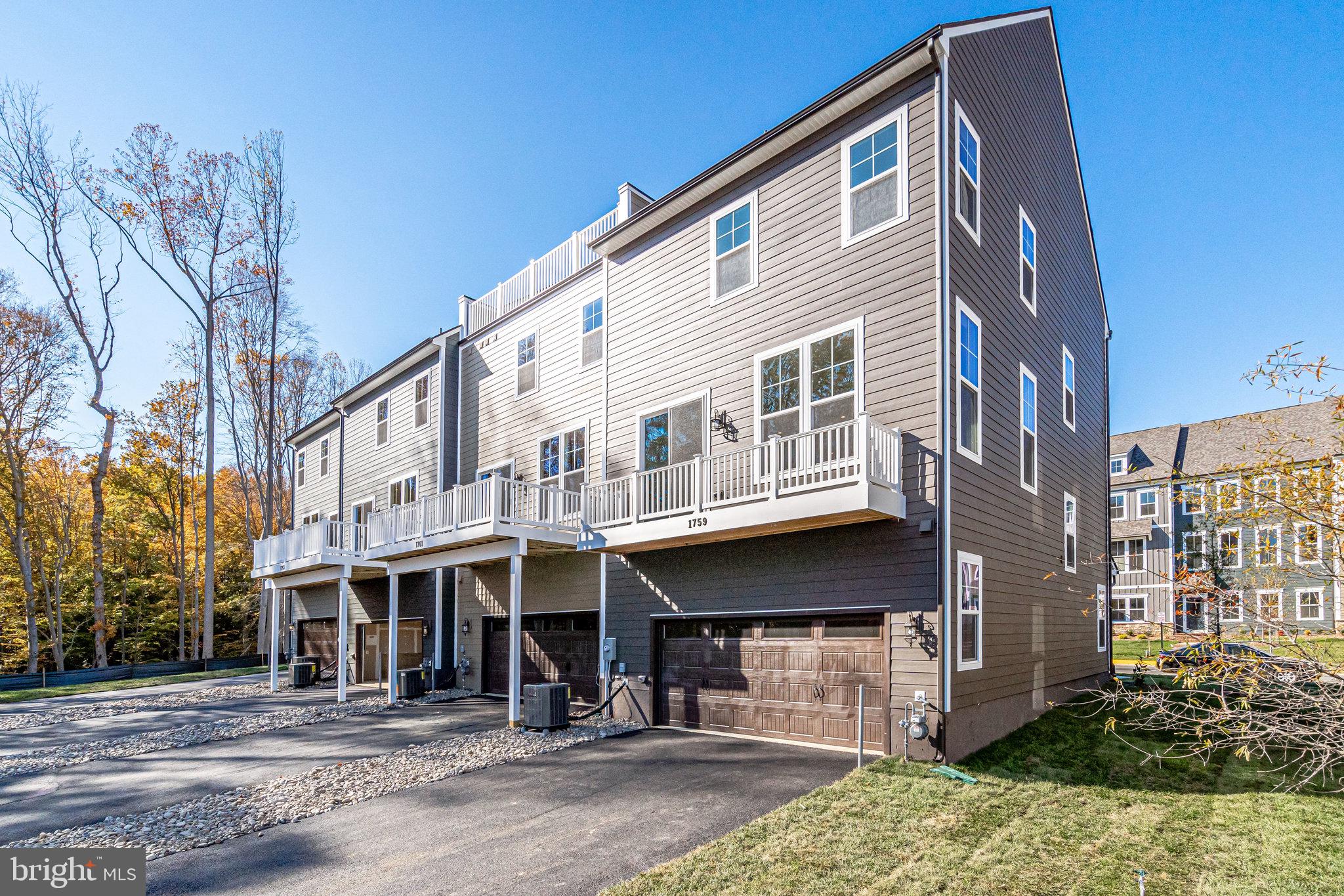 1759 AUTUMN MAPLE LEAF DRIVE
