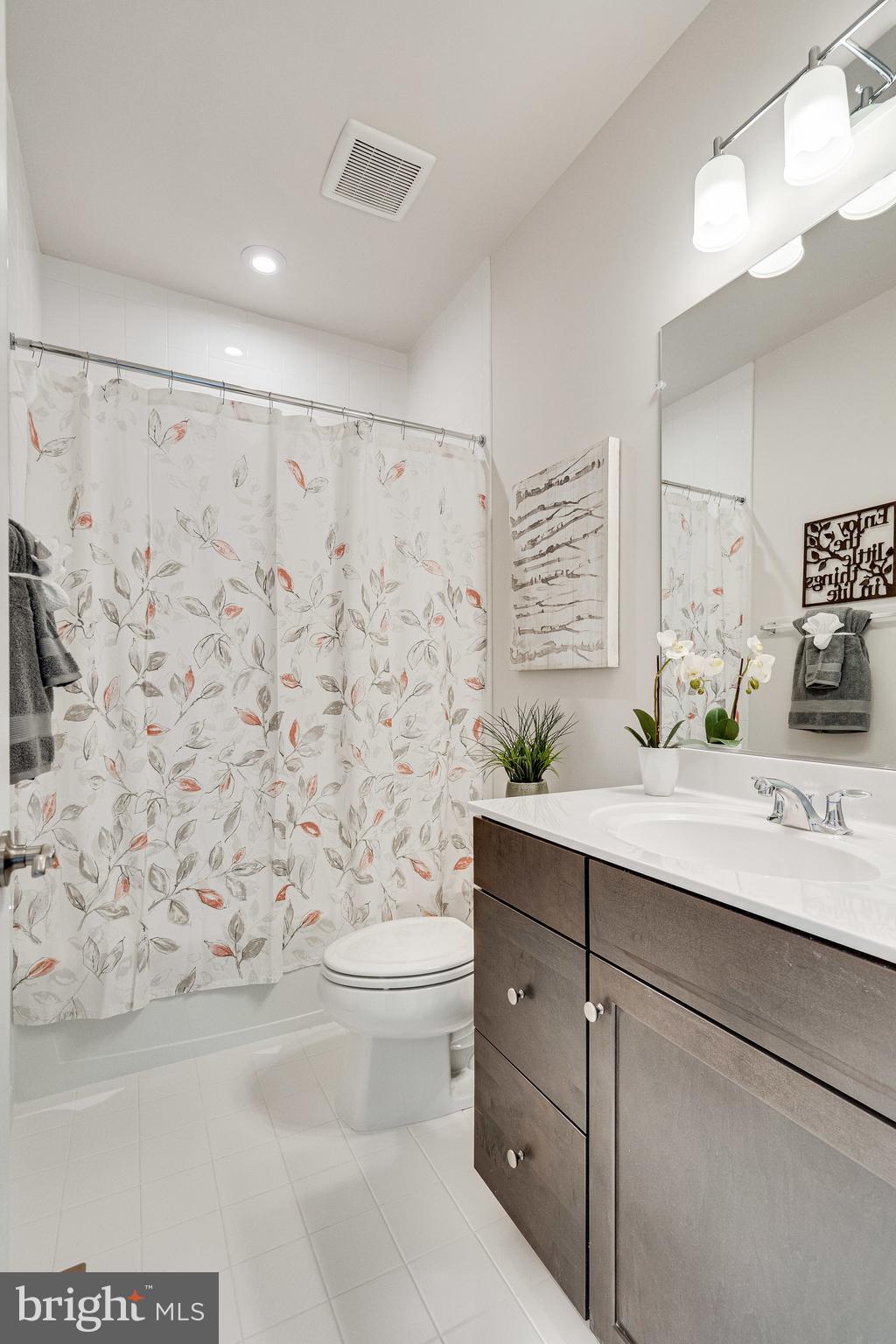 1759 AUTUMN MAPLE LEAF DRIVE