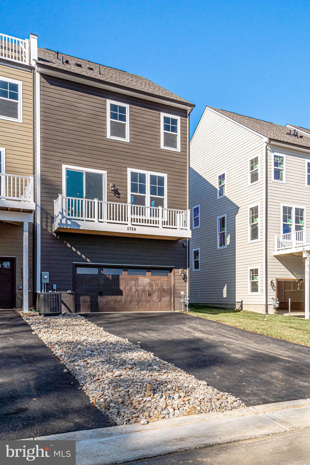 1759 AUTUMN MAPLE LEAF DRIVE