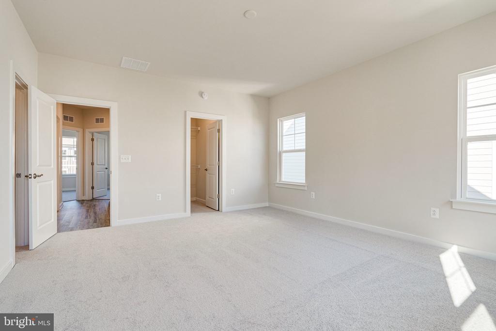 1759 AUTUMN MAPLE LEAF DRIVE