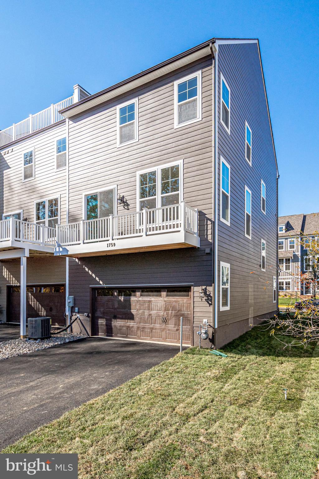 1759 AUTUMN MAPLE LEAF DRIVE