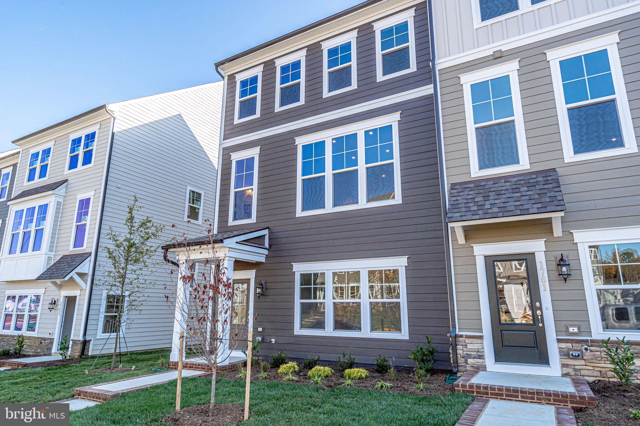 1759 AUTUMN MAPLE LEAF DRIVE